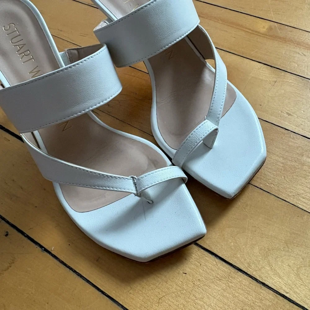 Stuart Weitzman Sz 6.5 Lyla White Asymmetrical Leather Heeled Bridal Sandals - Picture 5 of 12